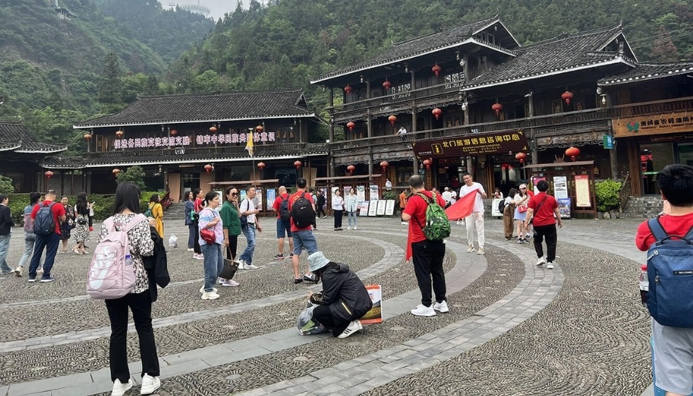DU LỊCH TRUNG QUỐC 4N3Đ – QUÝ DƯƠNG – THANH NHAM CỔ TRẤN – TRẤN VIỄN CỔ THÀNH – TÂY GIANG THIÊN HỘ MIÊU TRẠI